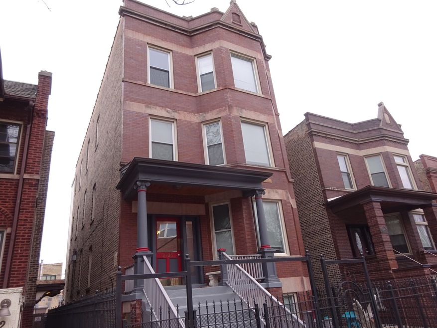 2725 N Kimball Ave unit 2, Chicago, IL 60647 - photo 1