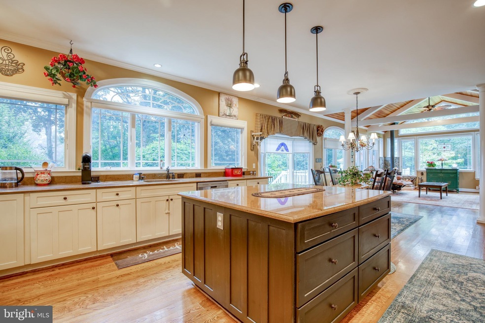 857 Seven Oaks Dr, Bentonville, VA 22610 - photo 1