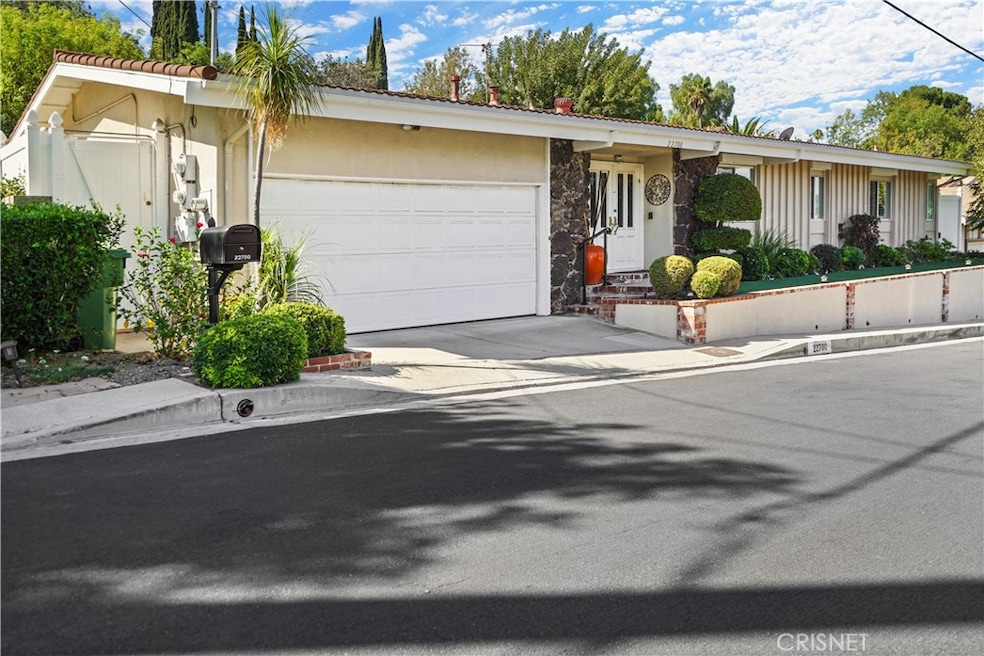 22700 Crespi St, Woodland Hills, CA 91364 - photo 1