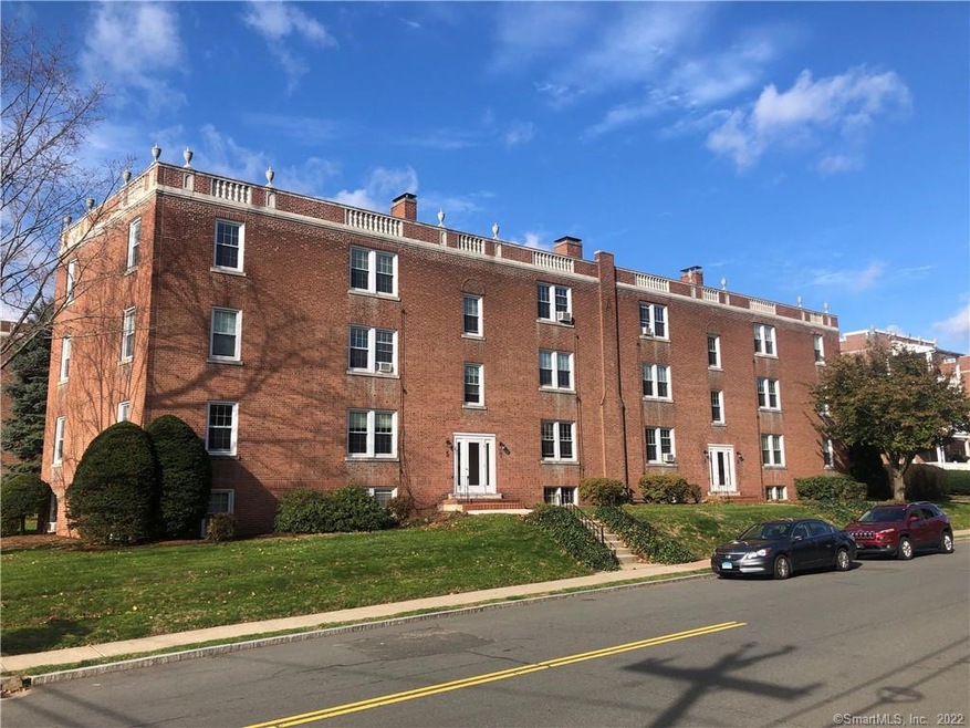 9 Robin Rd unit 9A, West Hartford, CT 06119 - photo 1