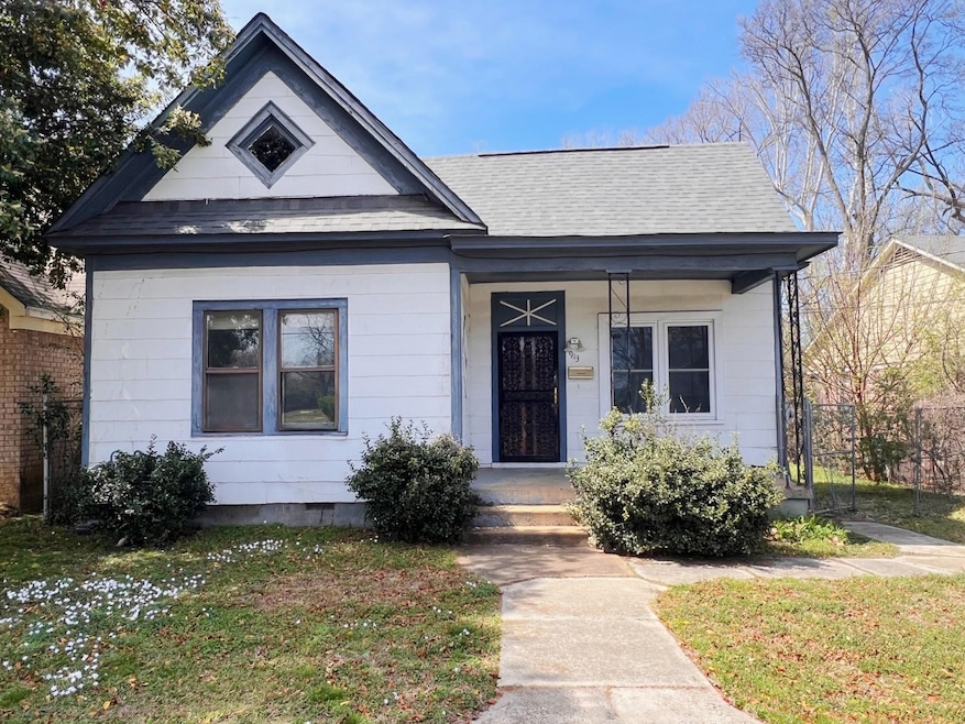 Bungalow with roof with shingles, a front yard, an
