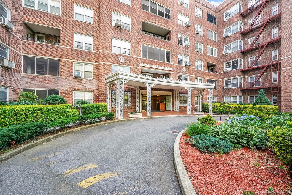 George Washington Apartments unit D3, Forest Hills, NY 11375 - photo 1