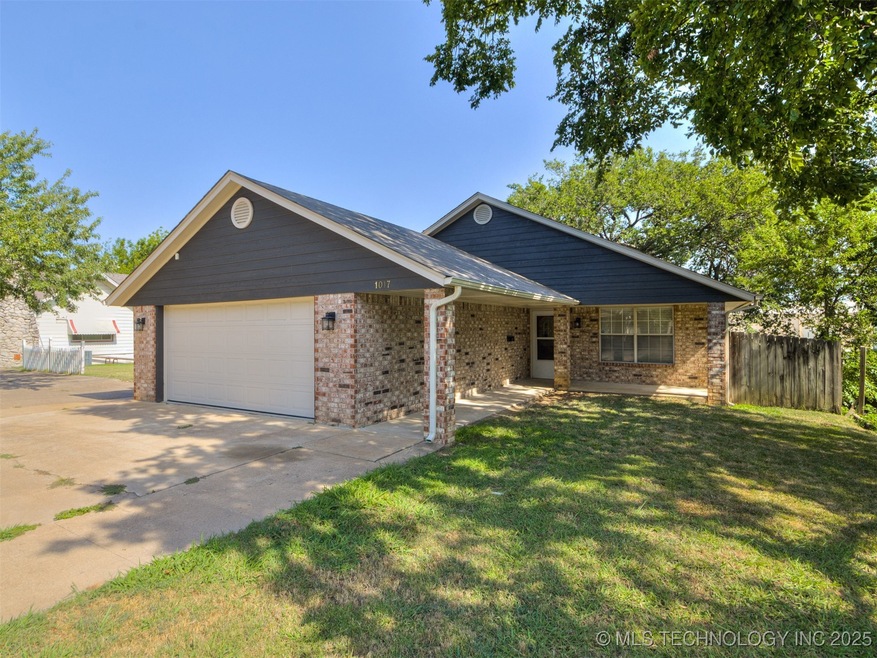 1017 E Pfendler Ave, Sapulpa, OK 74066 - photo 1
