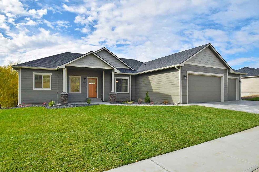 1109 N Courtney Ct, Medical Lake, WA 99022 - photo 1