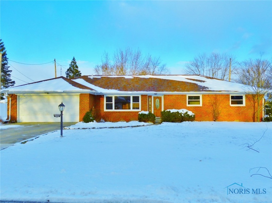 161 Riverview Dr, Woodville, OH 43469 - photo 1