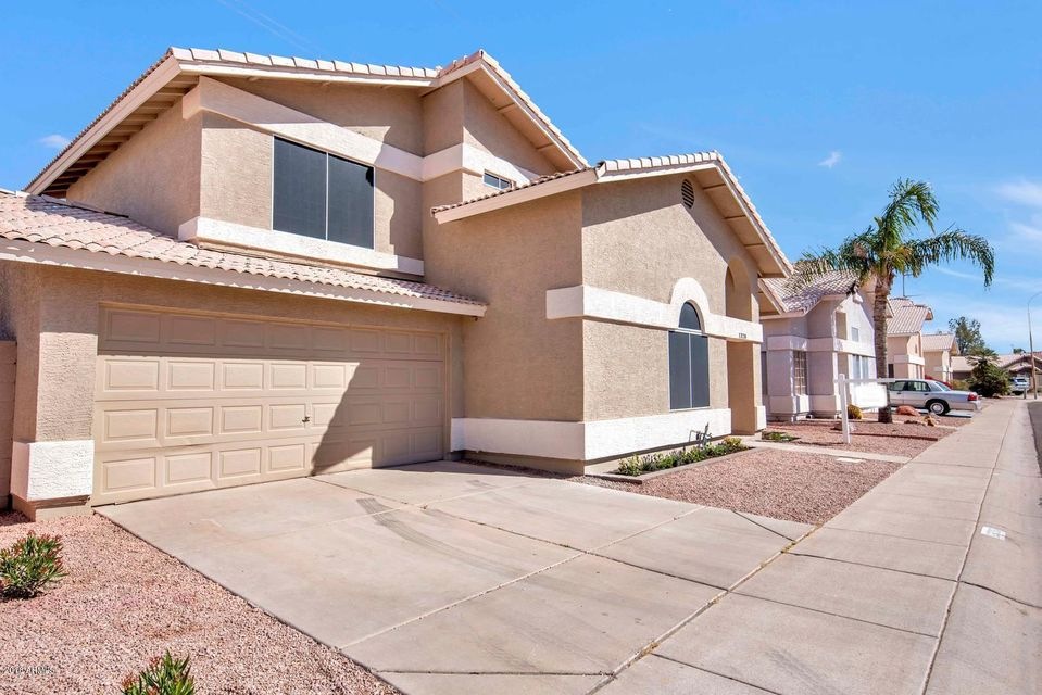 1320 E Hearne
