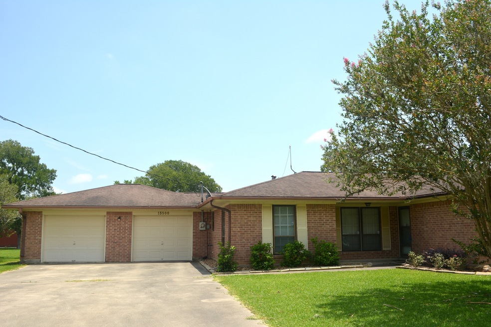 13500 Harmon Estates Rd, Baytown, TX 77523 - photo 1