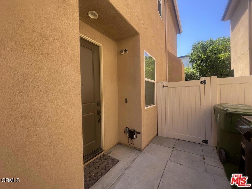 12767937 N Keer Dr, Los Angeles, CA 91335 - photo 1