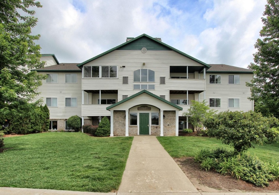6581 Clover Ct SE Caledonia MI-large-001
