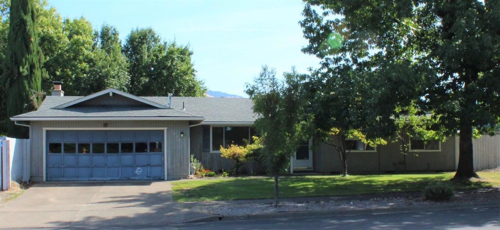 1468 Papago Dr, Medford, OR 97504 - photo 1