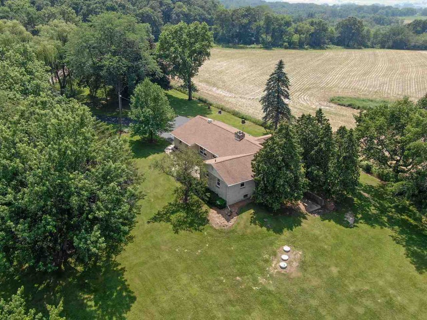 1425 Sayles Trail, Belleville, WI 53508 - photo 1