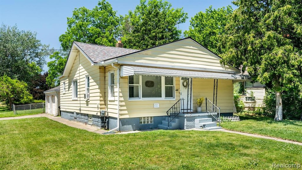 442 Howland Ave, Pontiac, MI 48341 - photo 1