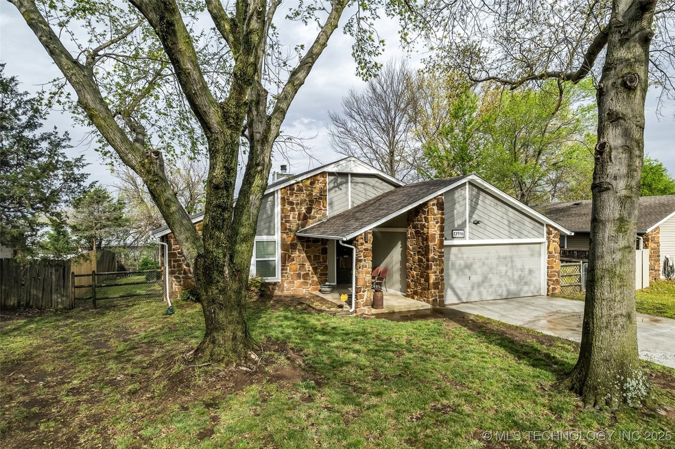 13916 S Nyssa Place, Glenpool, OK 74033 - photo 1