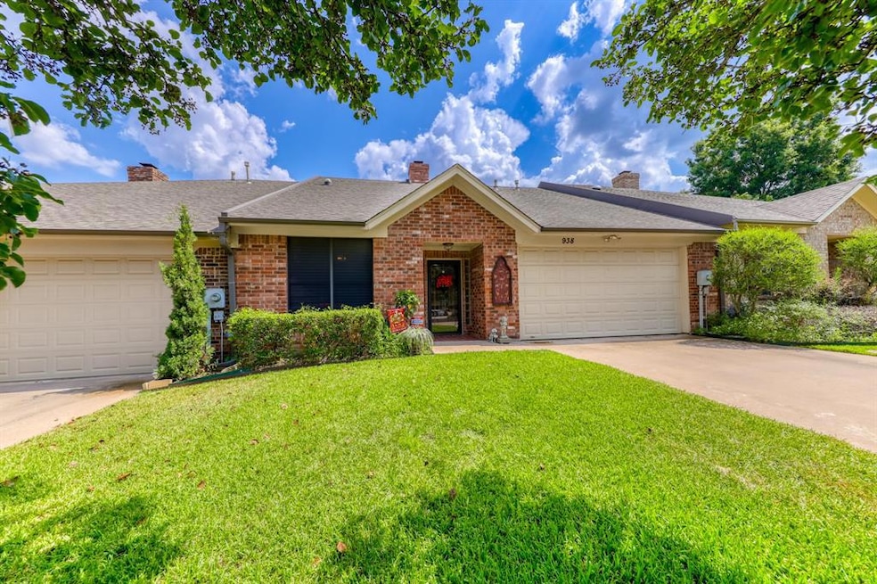 938 Heather Ct, Weatherford, TX 76086 - photo 1