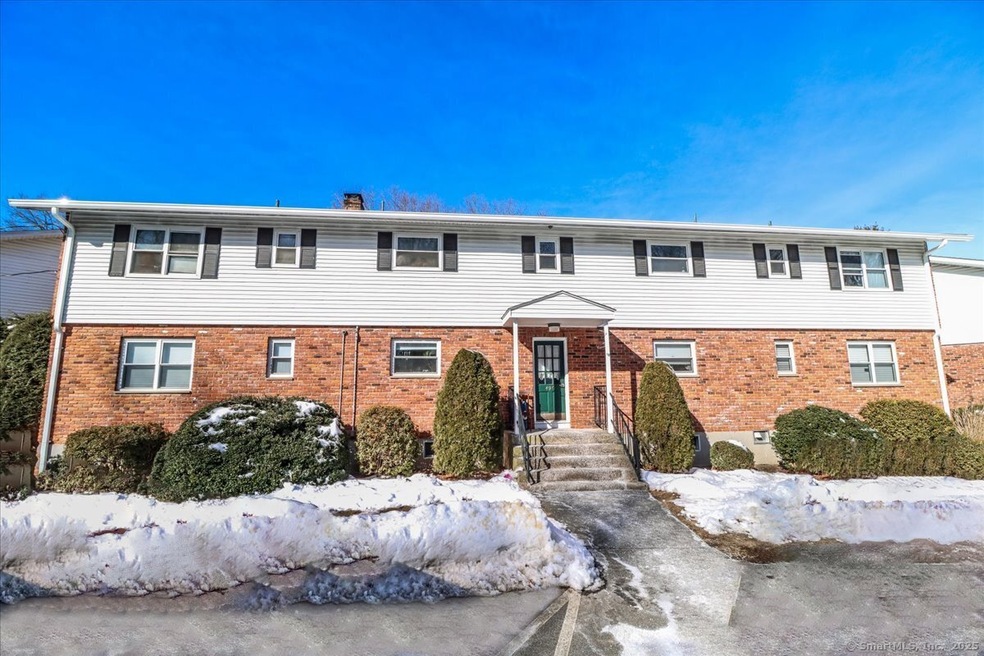 490 Oak Ave unit 44, Cheshire, CT 06410 - photo 1