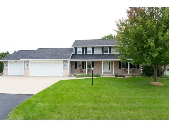 N9534 Sapphire Ct, Appleton, WI 54915 - photo 1