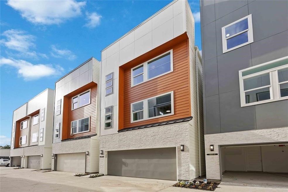 Welcome to 1805 Emir St, within minutes of all Hei