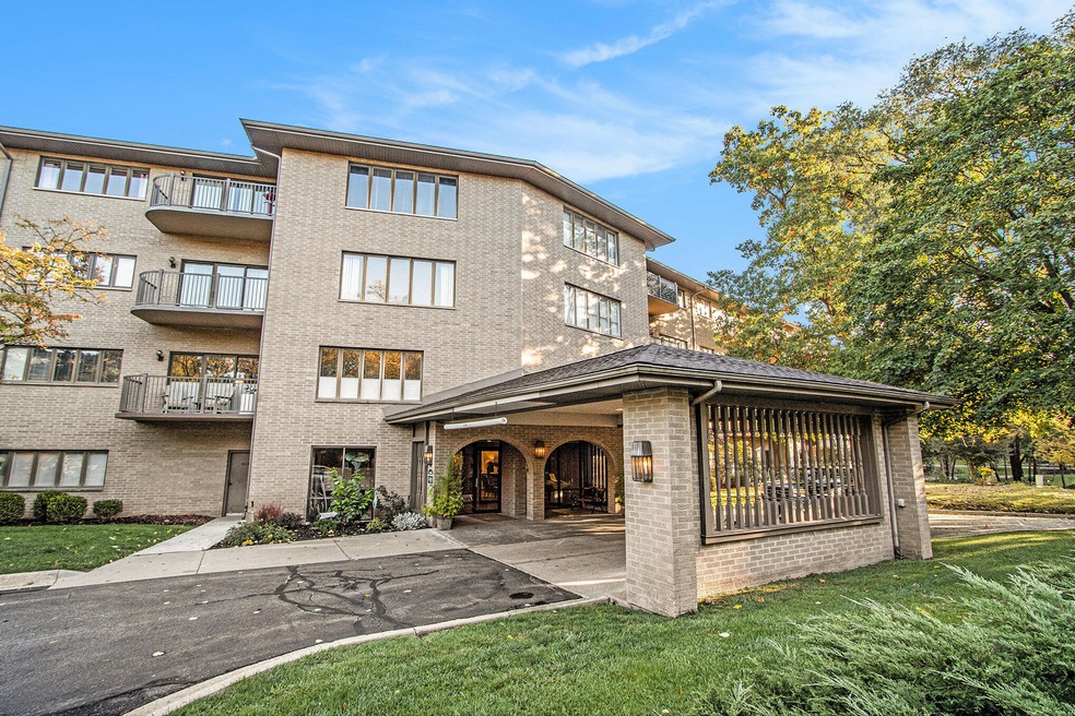 4040 Greenleaf Cir unit 207, Kalamazoo, MI 49008 - photo 1