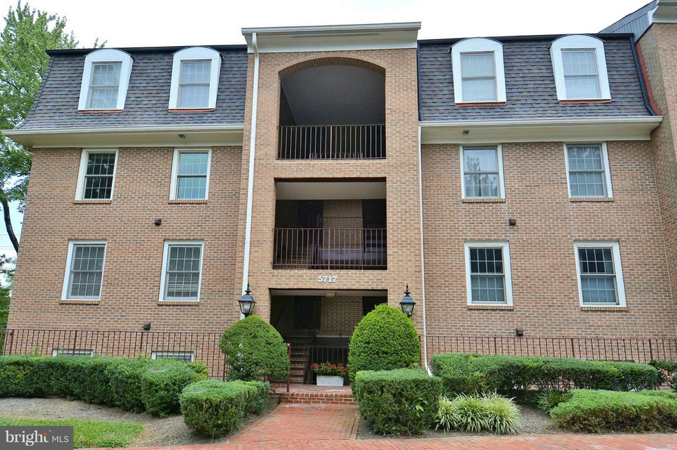 5717 Brewer House Cir unit 202, Rockville, MD 20852 - photo 1