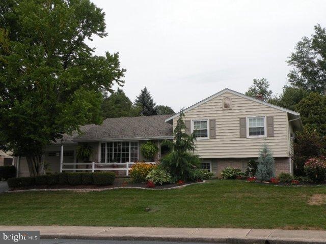 340 E Conestoga St, New Holland, PA 17557 - photo 1