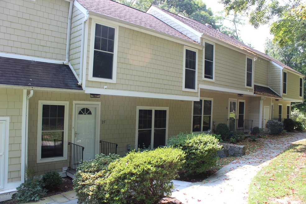 249 Weaver St unit 2F, Greenwich, CT 06831 - photo 1