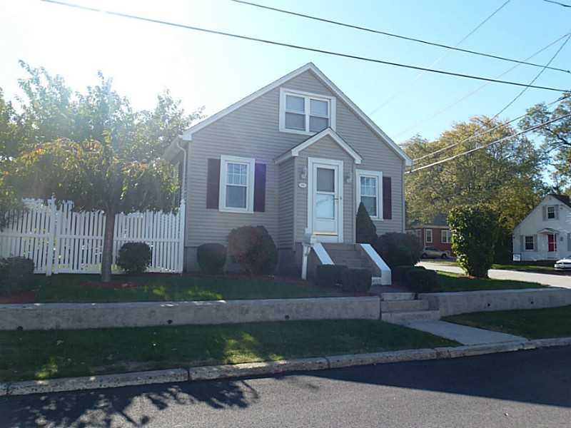 98 Vivian Ave, Pawtucket, RI 02860 - photo 1