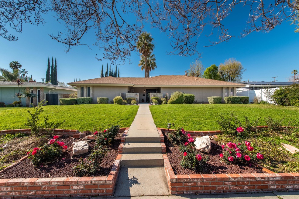 7835 Woodlake Ave Canoga Park-2