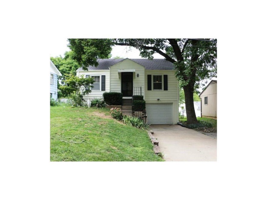 Very cute! Located on quiet street convenient to h