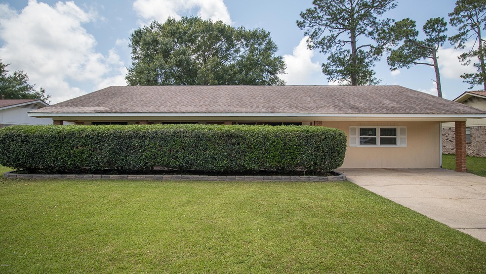 827 Bluewood-101