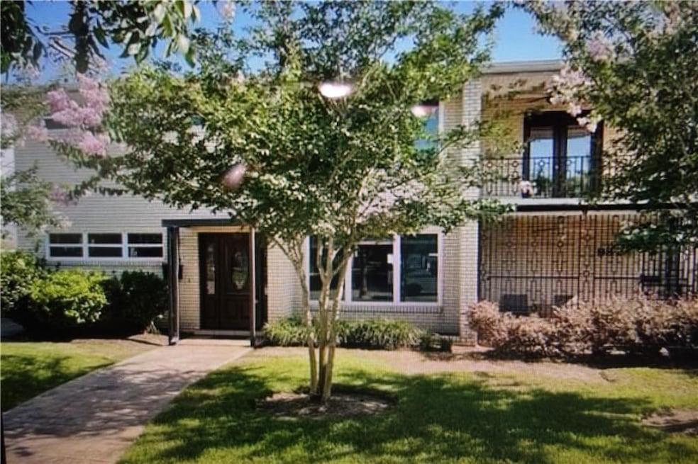 Front of 982-984 Allen Toissaint Blvd