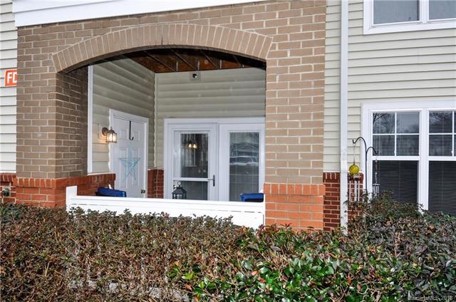 Rare ground floor unit in a 2-story building!