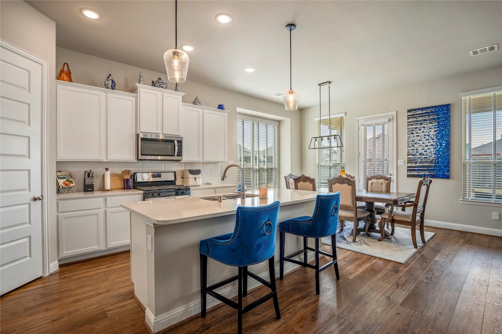 Kitchen/Dining/Island