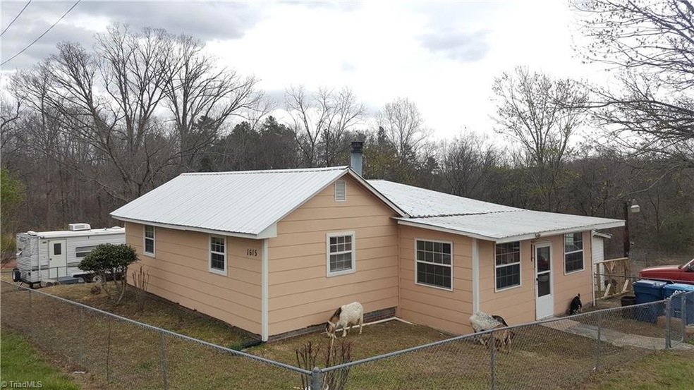1615 Jackson Lake Rd, High Point, NC 27263 - photo 1