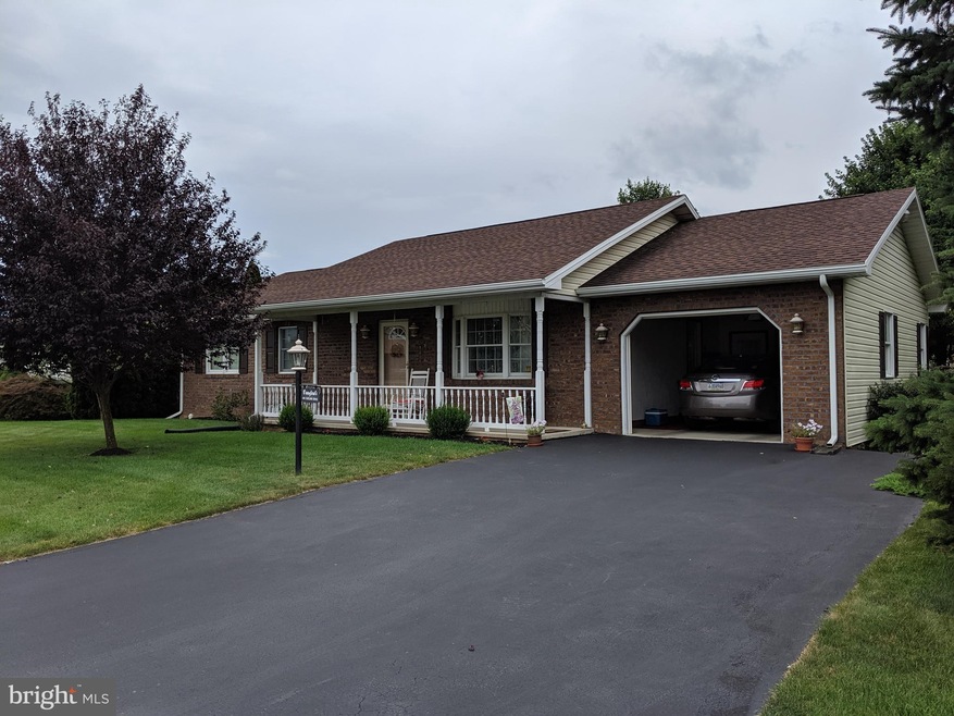 349 Sue Linn Dr, Chambersburg, PA 17201 - photo 1