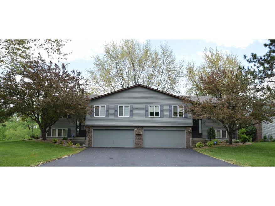 Gorgeous Twin Home- Corner Lot