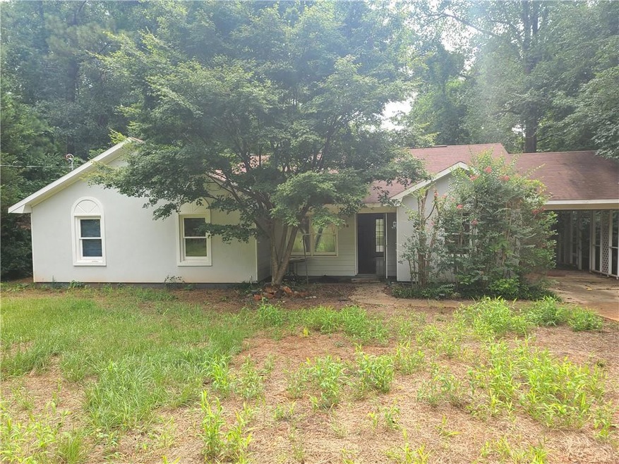 View of front of house featuring a carport
