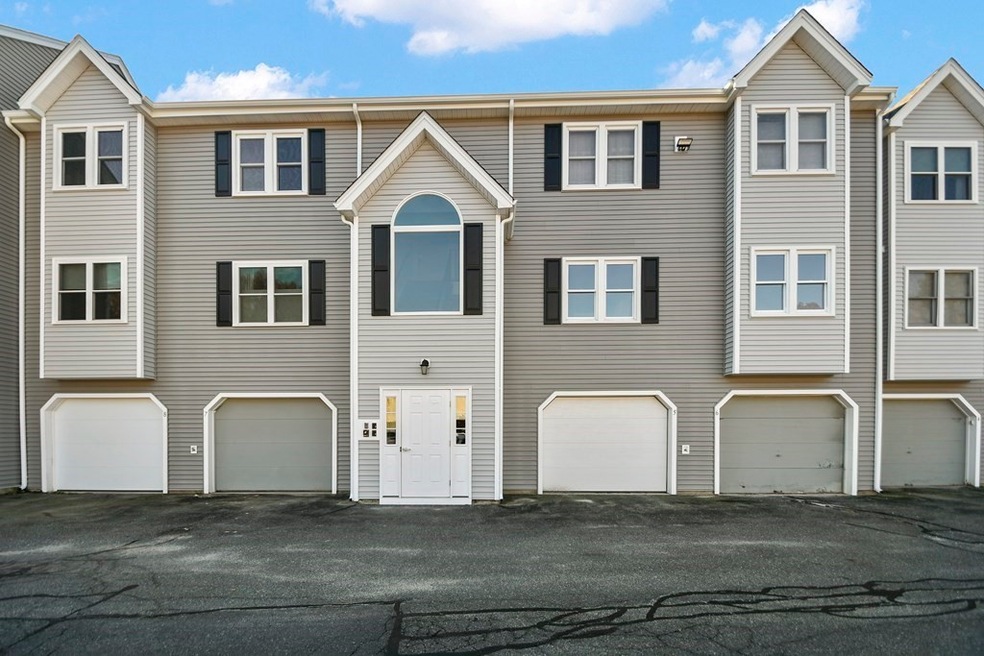 64 Tennis Plaza Rd unit 7, Dracut, MA 01826 - photo 1