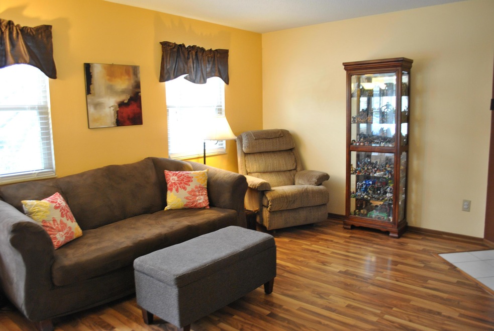 SUNNY, SPACIOUS FAMILY ROOM
