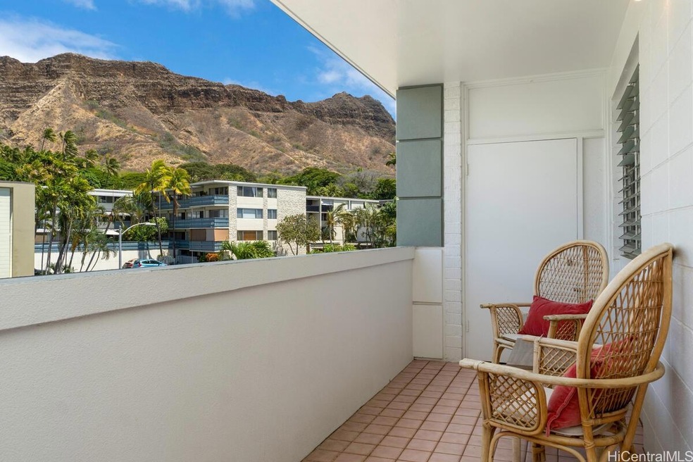 Spacious lanai with iconic Diamond Head views