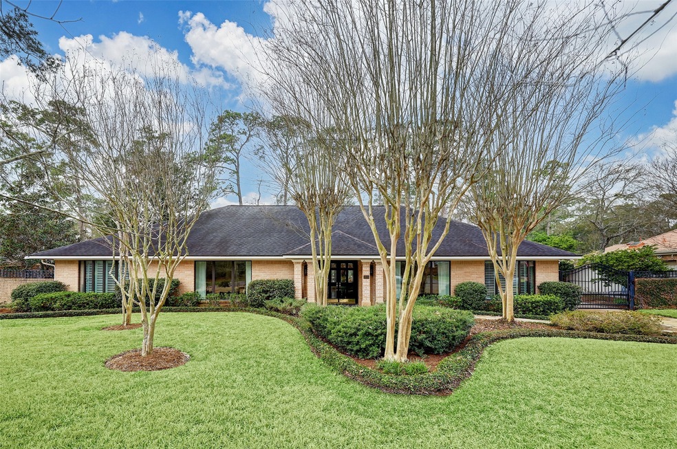 305 Gentilly Place, Houston, TX 77024 - photo 1