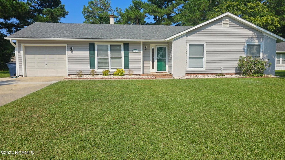 207 Warren Ct, Jacksonville, NC 28546 - photo 1