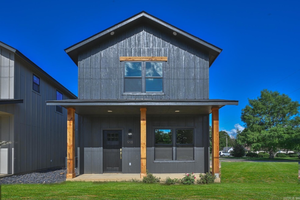 918 S Reine St, Mena, AR 71953 - photo 1