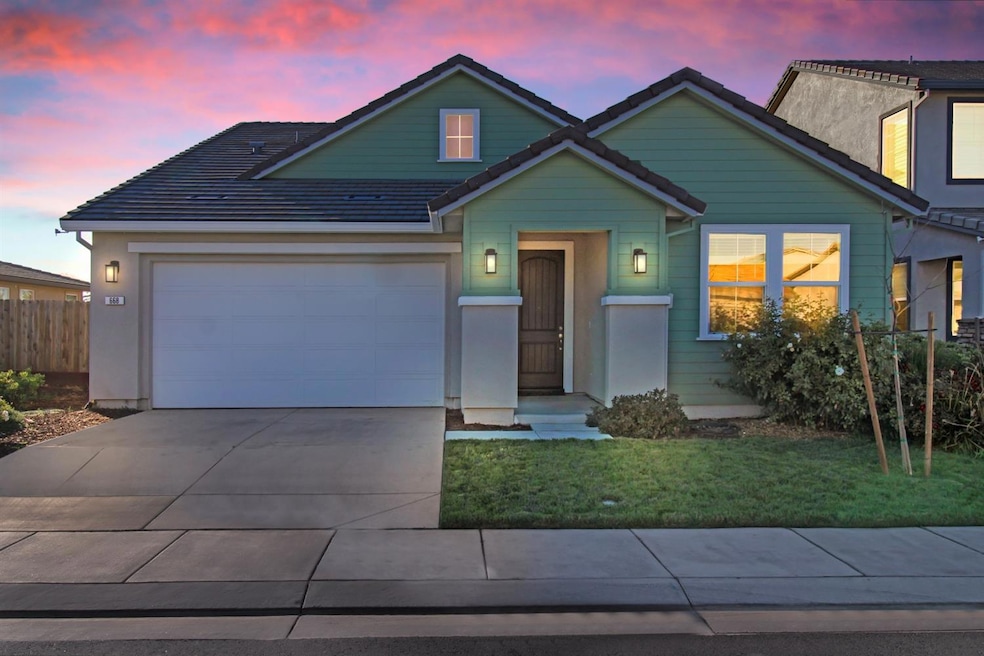 668 Chestnut St, Oakdale, CA 95361 - photo 1