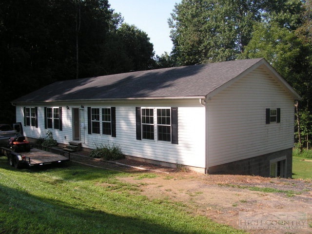 112 Chestnut Mountain Rd, Deep Gap, NC 28618 - photo 1