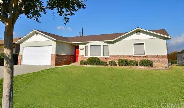 Super charming singe-story home with hardwood floo