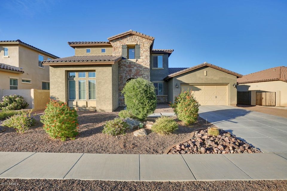18-Front_of_Home-18