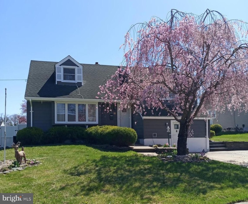 11 Tekening Way, Trenton, NJ 08690 - photo 1