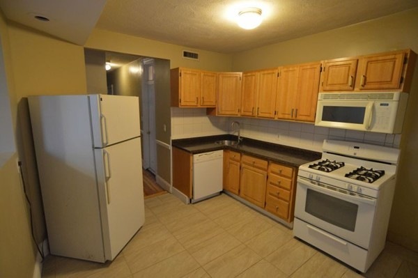 8 Edwin St unit 3, Dorchester Center, MA 02124 - photo 1