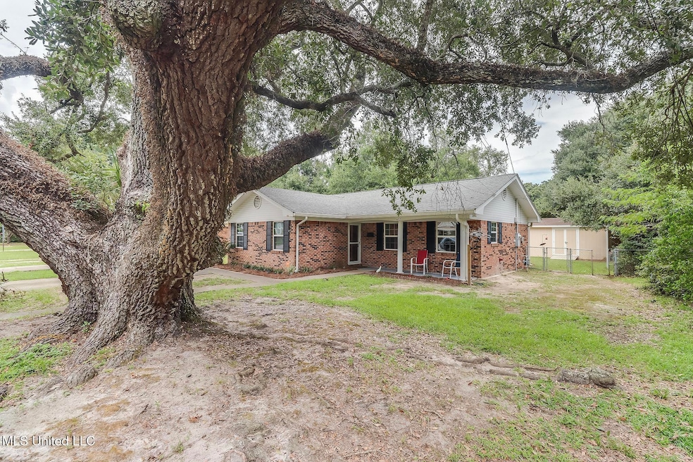 492 Weaver Ave, Gulfport, MS 39507 - photo 1