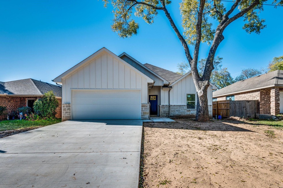 415 Grayson Ct, Joshua, TX 76058 - photo 1